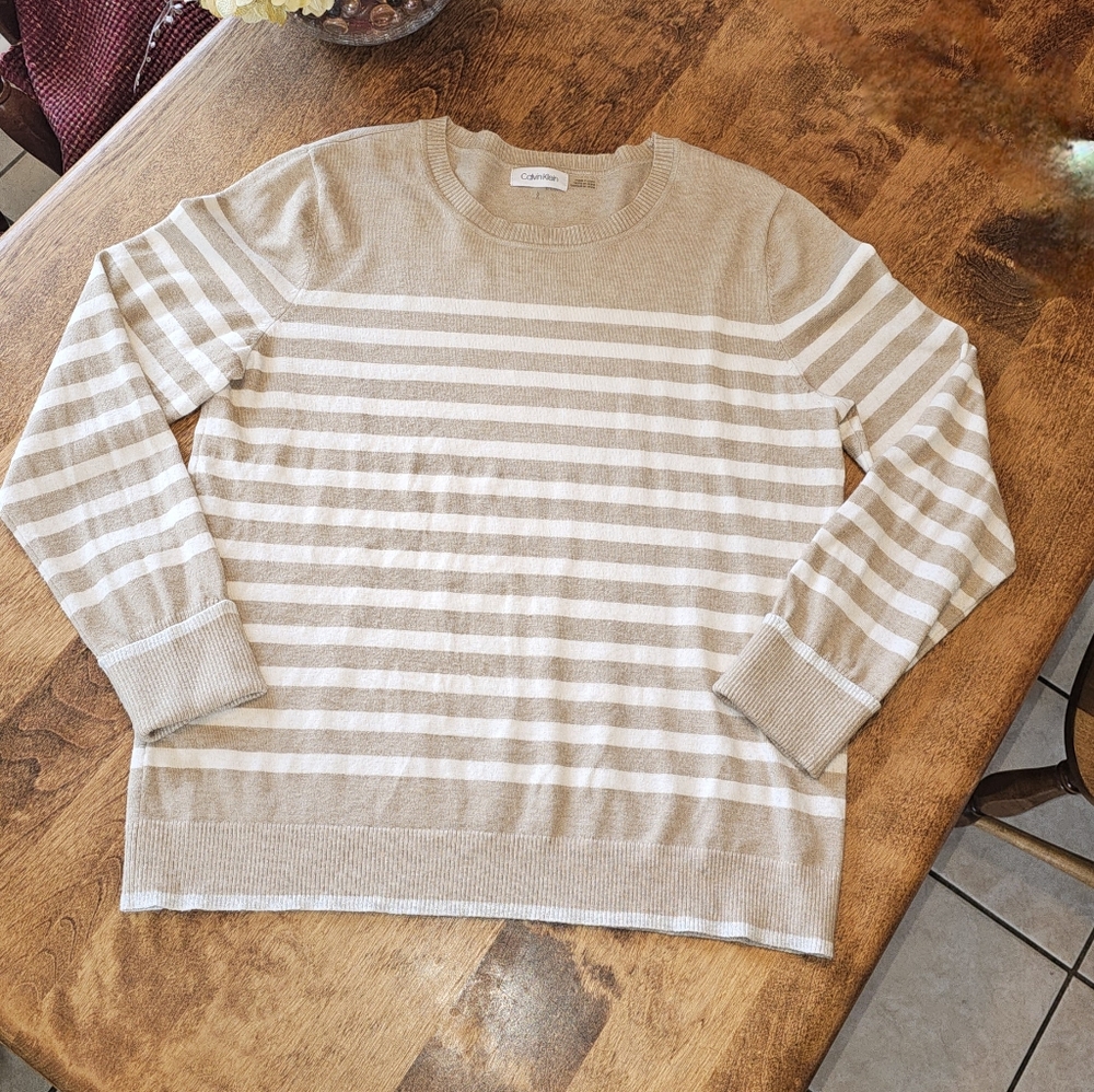 CK Sweater. Tan / White. Sz L.